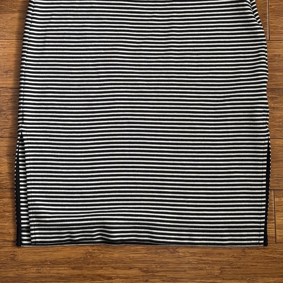 GAP Knit Pencil Skirt - Picture 2 of 4